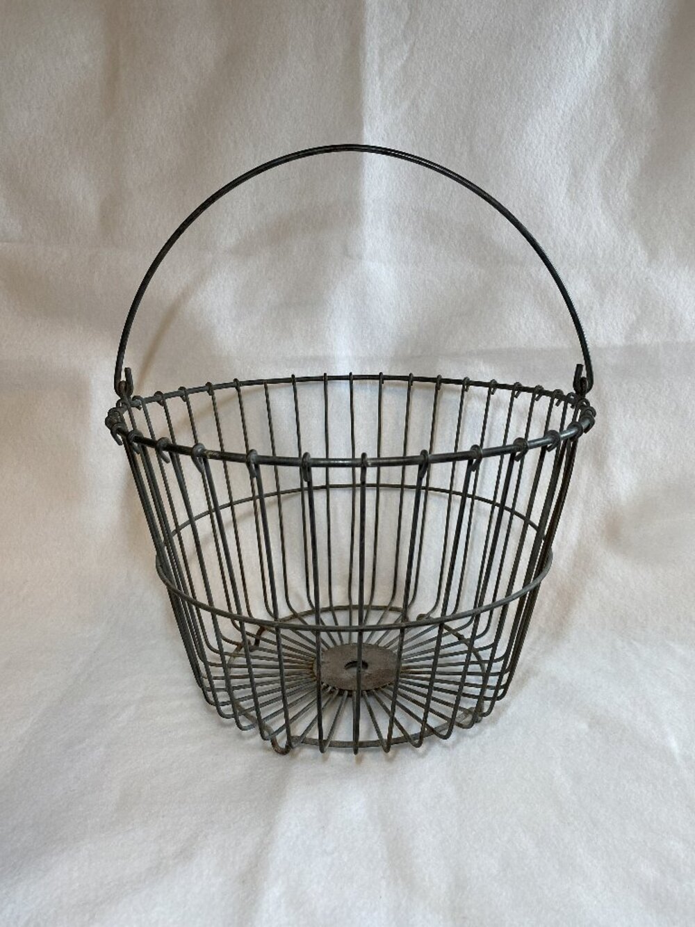 Vintage Farmhouse Round Metal Wire Egg Basket With Swing Handle